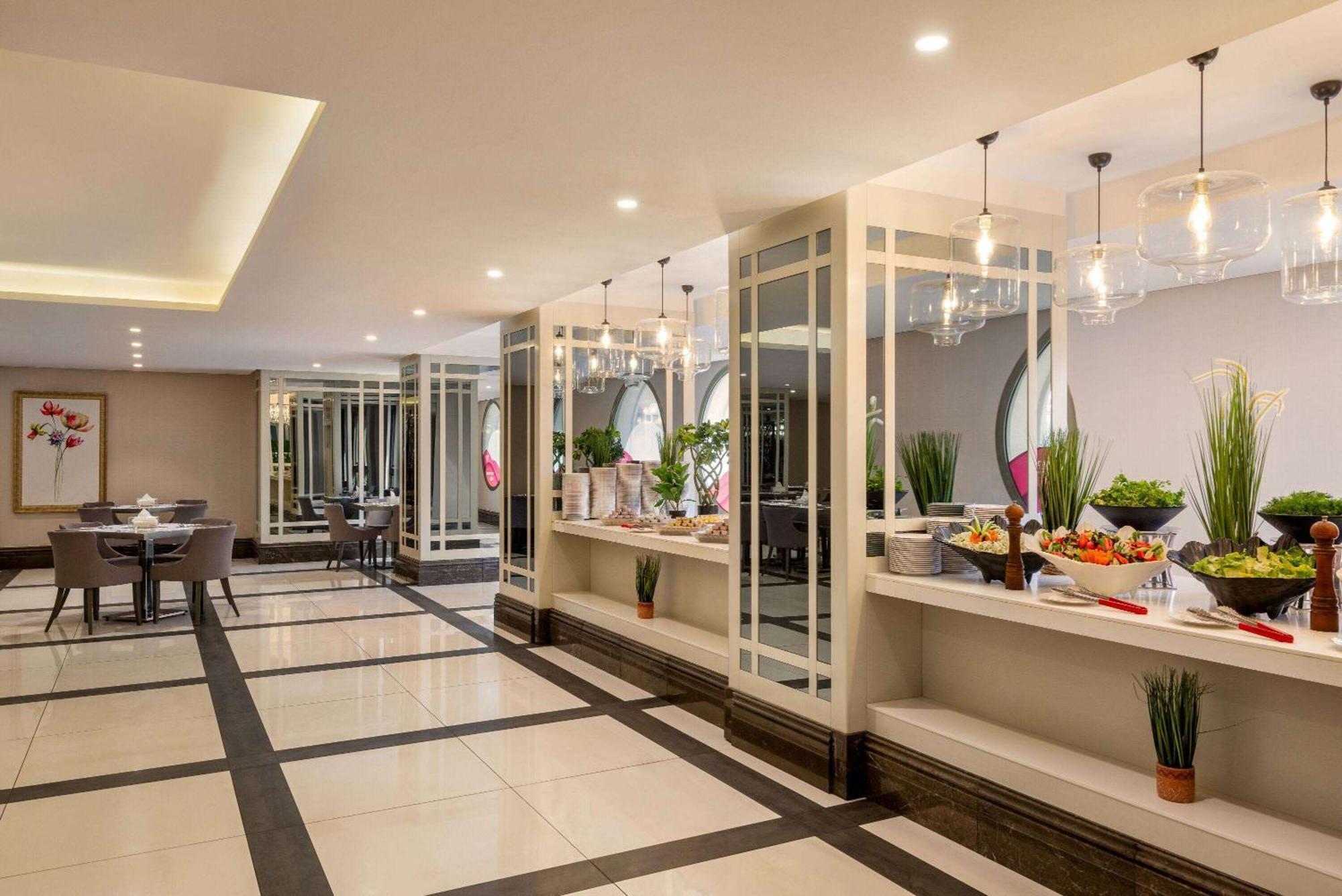 Ramada By Wyndham Makkah Zad Al Tayseer Mekka Exterior foto
